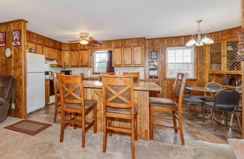 Arlington House | Home In Yadkin NC Pet Friendly w Kayaks⛱️🏝️🩱🌊👙☀️🐚