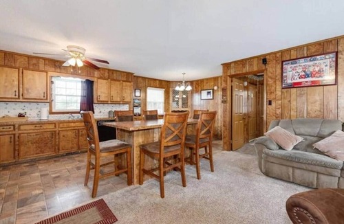 Arlington House | Home In Yadkin NC Pet Friendly w Kayaks⛱️🏝️🩱🌊👙☀️🐚