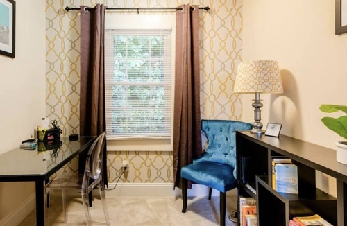 Echo Hills Condo | Home SUITE Home: A Contemporary Queen City Abode