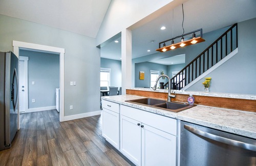 Vandalia House | Home w/King Suite 4 Mins to DAY Airport