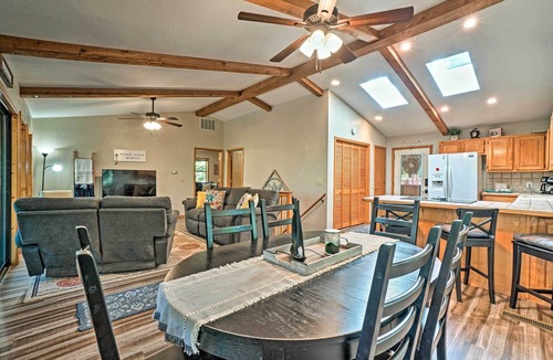 Arrow Point Cottage | Home w/Large Deck on Table Rock Lake!