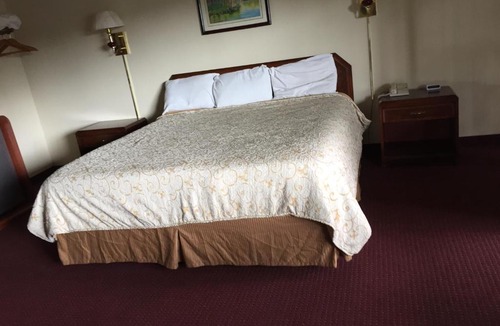 Morganfield Hotel | Hometown Inn Morganfield