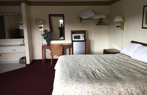 Morganfield Hotel | Hometown Inn Morganfield