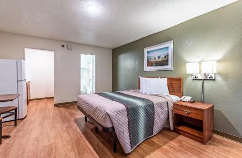 Norcross Hotel | HomeTowne Studios by Red Roof Atlanta - Norcross Downtown