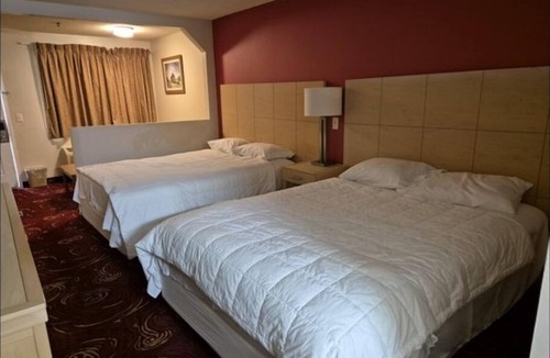 Chickamauga Hotel | Homey Room w/Queen Bed Close to Top Historical & Amusement Sites