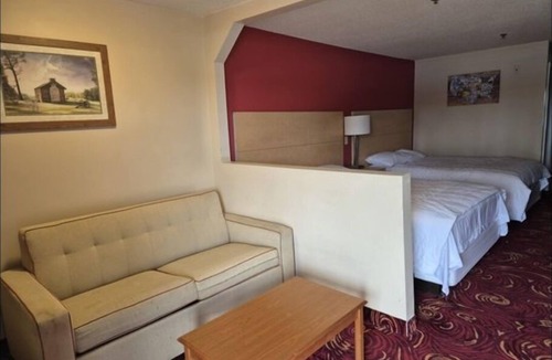 Chickamauga Hotel | Homey Room w/Queen Bed Close to Top Historical & Amusement Sites