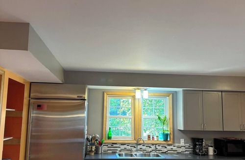 Salem House | Honey Homestead, 6 bedrooms, sleeps 11! Working farm. Perfect place to unplug.
