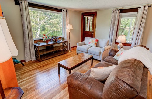 Asheville Cottage | Honeysuckle Cottage with Mountain Views