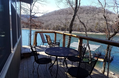 Garfield House | Hoot Owl Cabin - LAKEFRONT 2-Loft Cabin with stairs to the shoreline!