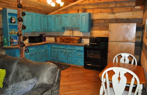 McMillan Hidden Valley Cabin | HootOwl Cabin Mountains, Trails and Huge Hot Tub under the Stars!