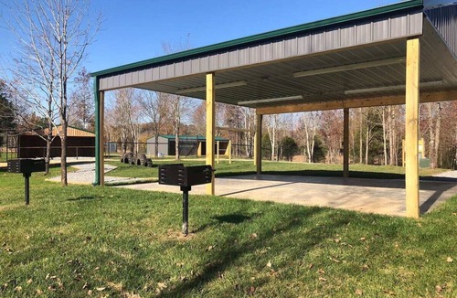 Huron Cabin | Hopping Kangaroo Cabin only .5 miles from the Safari Park!