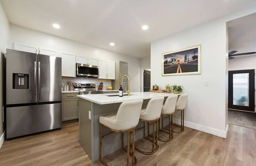 Mount Washington House | ★ HostWise Stays ★ Hot Tub Haven | Fire Pit, Games & Backyard Fun