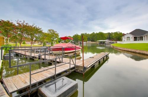Hot Springs House | Hot Springs Retreat w/Fireplace on Lake!