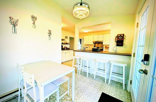 Luray House | Hot Tub! Arcade! Walk to Everything! Historic home perched atop Main Street!