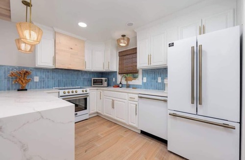 Colington House | Hot Tub, Bikes, and Beach Gear Included