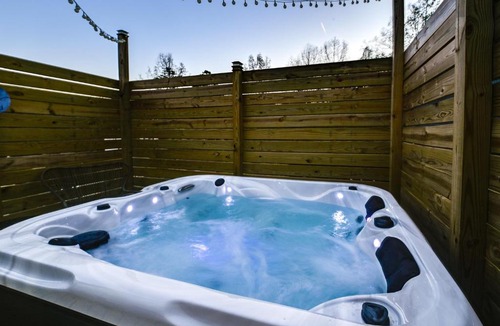Catlettsburg Apartment | Hot Tub, Fire Pit: Lake-View Catlettsburg Getaway!