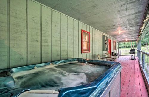 Clayton House | Hot Tub & Fire Pit: Pet-Friendly Clayton Escape!