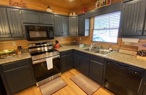 Morganton Cabin | Hot Tub, Fire Pit, Porch Swings, Pets ok LB