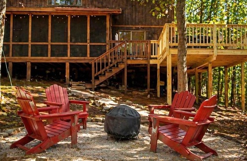 Berkeley Springs House | Hot Tub Fire Pit Deck Screened Porch & More