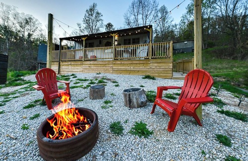 Catlettsburg Apartment | Hot Tub, Fire Pit: Lake-View Catlettsburg Getaway!