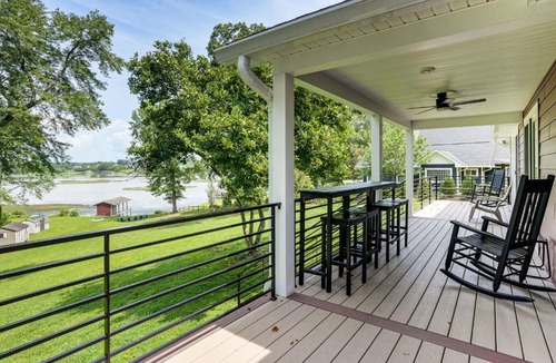 Louisa House | Hot Tub + Fire Pits: Waterfront Lake Anna Escape!