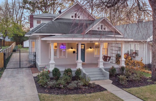 Cooper-Young Historic District House | Hot Tub & Game Room~ Private Cooper-Young Bungalow -Fire Pit - Large Yard