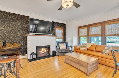 Burns Park House | Hot Tub Game Room Sauna Deck Fire Pit Walk to StadiumDowntownPark