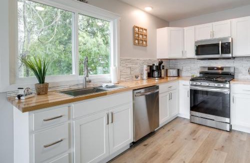 Traverse City House | Hot Tub + Games! Lakefront Traverse City Retreat