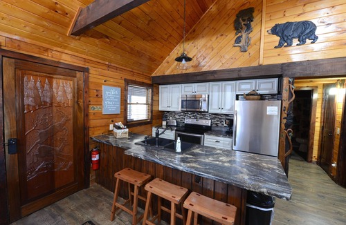 Sevierville Cabin | Hot Tub, Grill, Screened balcony, Fireplace - Log Cabin near Pigeon Forge
