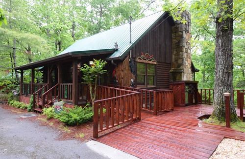 Sevierville Cabin | Hot Tub, Grill, Screened balcony, Fireplace - Log Cabin near Pigeon Forge