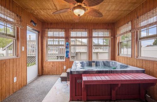Jeffersonville House | Hot Tub Hideaway 3 BR