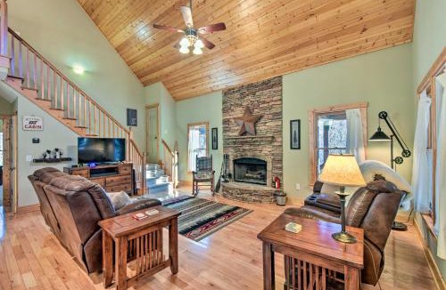 Dahlonega House | Hot Tub & Hikes: Dahlonega Cabin - 4 Mi to Town!