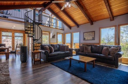 Kodak House | Hot Tub & Mini Golf: Mtn-View Haven in Kodak!