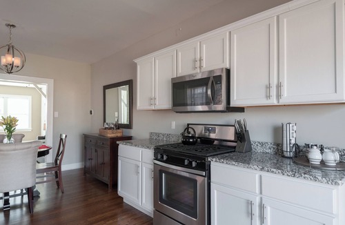 Tower Grove South House | Hot Tub ☆ New Renovated ☆ Massage Shower ☆ Yard