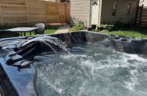 Tower Grove South House | Hot Tub ☆ New Renovated ☆ Massage Shower ☆ Yard