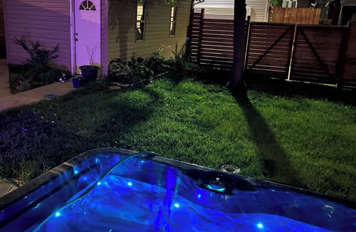 Tower Grove South House | Hot Tub ☆ New Renovated ☆ Massage Shower ☆ Yard