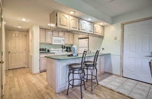 Pigeon Forge Cottage | Hot Tub & Private Deck: Rustic Pigeon Forge Cabin