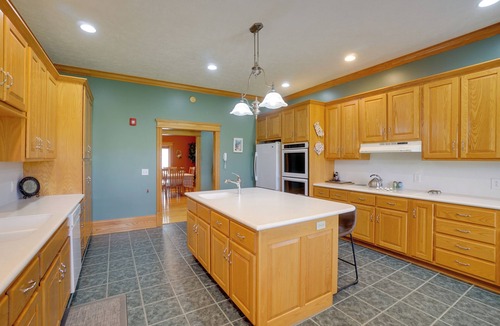 McArthur House | Hot Tub & Private Pond! Spacious McArthur Home