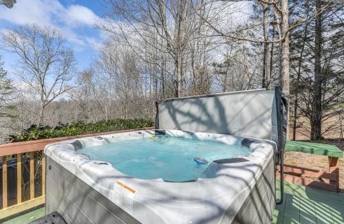 Blairsville House | Hot Tub & Views! 'Squatch’s Place' in Blairsville