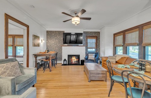 Burns Park Villa | Hot Tubs Game Room Saunas Theater Walk StadiumDowntownPark Decks