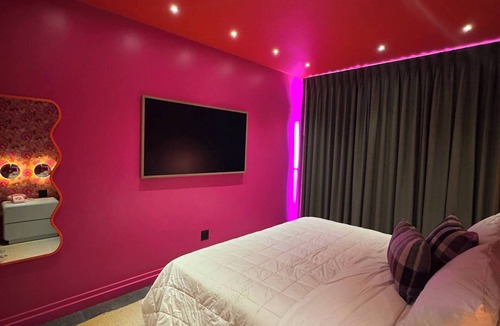Cherokee Triangle Hotel | Hotel Hilo - Room 104