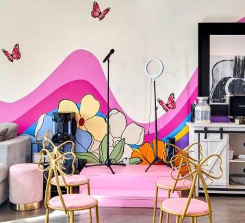 Katie Hill Neighborhood House | HotTub/Karaoke-10min to DT-9 beds-Swiftie's home