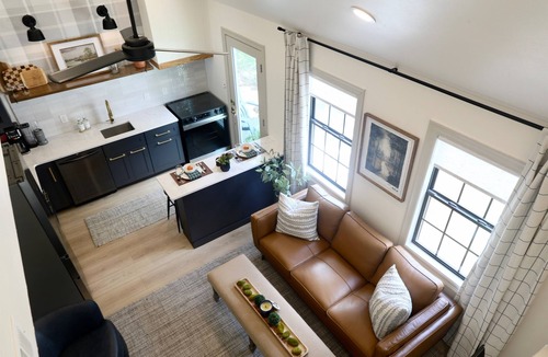 Oxford House | House 2.6 miles from Ole Miss + 3 miles to The Square + King Beds + Remodeled