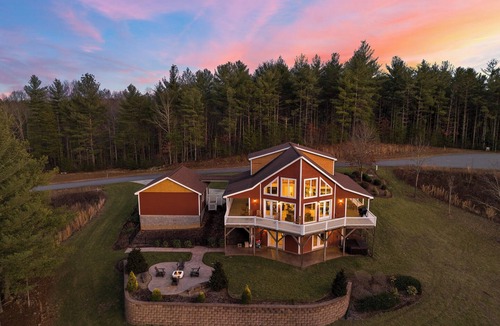 Morganton House | House Galini - Upscale, Outdoorsy Home with Great Amenities
