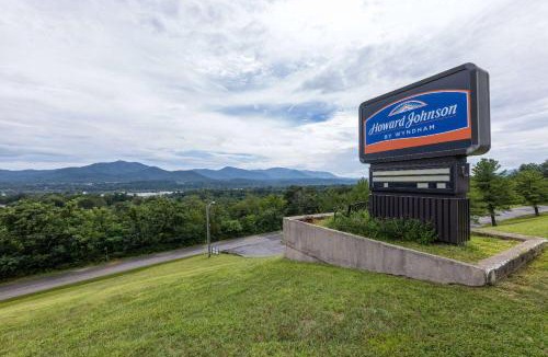 Salem Hotel | Howard Johnson by Wyndham Salem Hotel & Conference Center