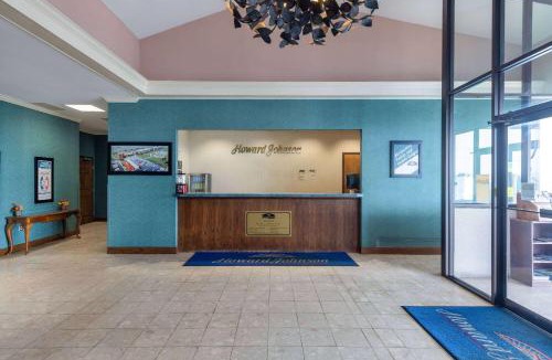 Salem Hotel | Howard Johnson by Wyndham Salem Hotel & Conference Center