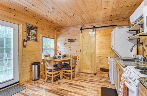 Beattyville Apartment | Hudsons Hideaway Cabin on Creek in Beattyville!