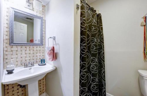 Faubourg Marigny Apartment | Huge 1 Bedroom Steps into the French Quarter