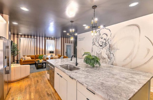 Nashville House | HUGE 4 Bed 4 Bath! 10 Beds! Putt Putt! Game Room!