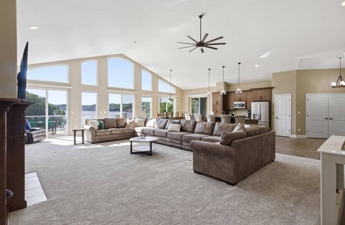 Camdenton House | Huge 6 Bd Home Entire Cove! Hot Tub,Dock, GOLF SIM
